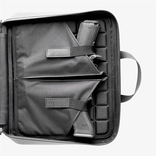 DAKA Double Pistol Case suojaa aseesi tehokkaasti, sisältää tilavat pistoolitaskut, kahdeksan patruunataskua ja vedenkestävän YKK® AquaGuard® vetoketjun.