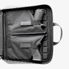 DAKA Double Pistol Case suojaa aseesi tehokkaasti, sisältää tilavat pistoolitaskut, kahdeksan patruunataskua ja vedenkestävän YKK® AquaGuard® vetoketjun.