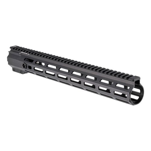 SXT-sarjan M-LOK-handguardit tarjoavat helpon asennuksen, kestävä free float -rakenteen, ambidextrous QD-sling-pisteen ja 7-sivuisen M-LOK®-järjestelmän.