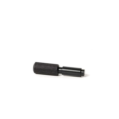 KDG Enhanced Stribog Charging Handle on suuri, musta ja pitävä. Se tarjoaa nopean ja helpon bolt manipulaation, kestävä teräsrakenteensa ansiosta.