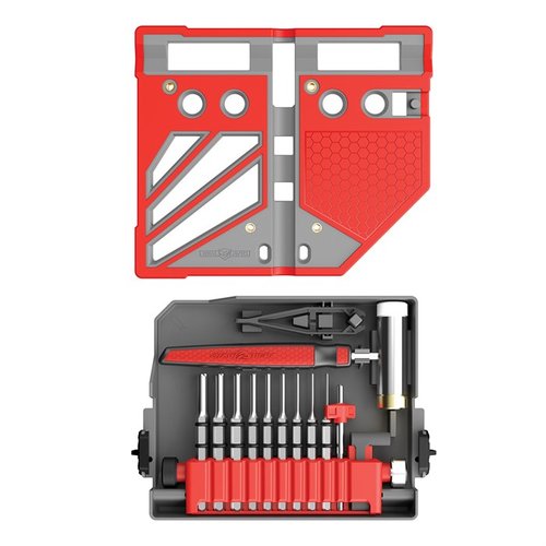 MASTER BENCH BLOCK PRO KIT yhdistää 18 kovametallipunttia, ergonomisen vasaran ja älykkäät Smart-Block Clamps tarkkaan ja turvalliseen työhön aseiden parissa.