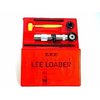 LEE CLASSIC LOADERS, 45/70 GOVERNMENT LEE LOADER on täydellinen uudelleenlatausjärjestelmä, joka sisältää kaiken tarvittavan, mukaan lukien Sizing Die, Decapping Chamber ja ohjeet.