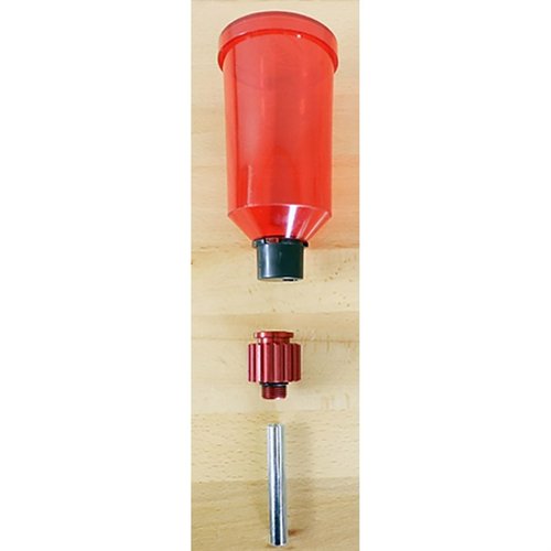 Deluxe Auto-Drum Update Kit sisältää punaisen anodisoidun swivel adapterin, joka helpottaa säätöä ja nostaa powder measurea pitkille dieille ilman riseriä.