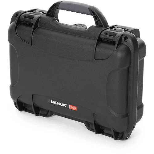 NANUK 909 - kestävä ja vedenpitävä kovakotelo, jossa on NK-7-hartsikuori, PowerClaw-lukitus ja automaattinen paineventtiili, täydellinen aseiden ja varusteiden suojaamiseen.