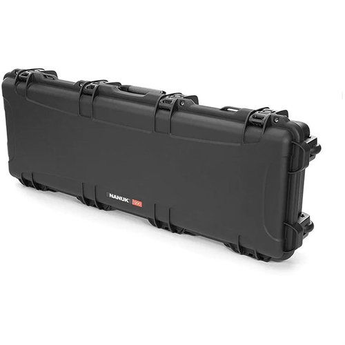 NANUK 990 - kestävä ja vedenpitävä suojakotelo, joka suojaa aseita ja varusteita kaikissa olosuhteissa, varustettu TSA-lukolla ja ergonomisilla kahvoilla.