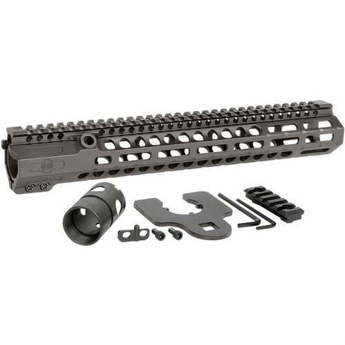 MIDWEST INDUSTRIES COMBAT RAIL HD M-LOK - kestävä, tarkka ja vakaa AR-15 kädensija, jossa on 7 M-LOK-sivua ja raskaasti koneistettu rakenne.