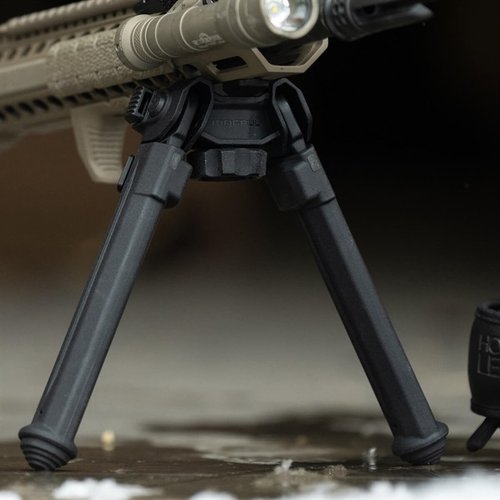 MAGPUL MOE QD bipod M-LOK: nopea asennus, 40% kevyempi, säädettävät jalat 7-10 tuumaa, kestävä rakenne ja vaihdettavat jalat eri ympäristöihin.