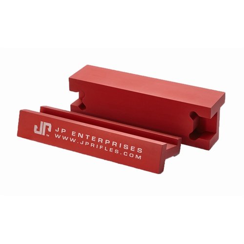 UNIVERSAL VICE CLAMPS sopii AR-308 ja AR-15 yläosiin, tukee vastaanottajaa tukevasti ja magneetit pitävät puristimet paikallaan.