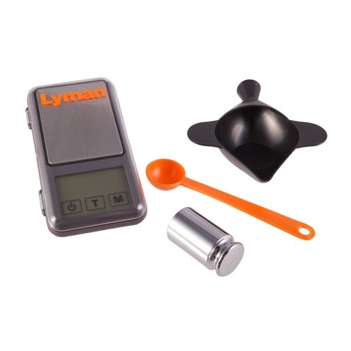 Lyman Pocket Touch Digital Scale Set on kompakti ja tarkka mittatyökalu, joka sisältää suppilopannan, kalibrointipainon ja jauhescooperin helppoon mittaamiseen.