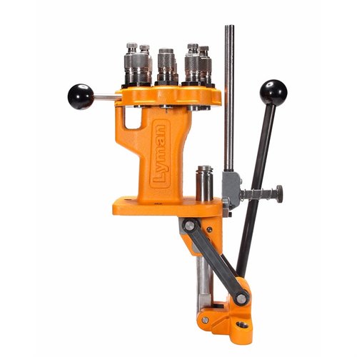 Lyman Brass Smith 8-Station Turret Press tarjoaa suuren kapasiteetin, kestävän rakenteen ja ergonomisen kahvan, mikä tekee lataamisesta tehokasta ja mukavaa.