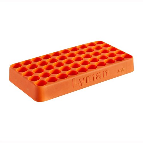 Lyman Custom-Fit Loading Block on erinomainen valinta patruunoiden lataamiseen, kestävästä polymerista valmistettu ja kapasiteetti 50 patruunalle eri kokoisina.
