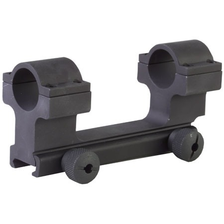 Yhdestä osasta valmistettu AR-15/M16 Flattop Scope Mount tarjoaa vankan kiinnityksen, joka kestää kovaa käyttöä ja mahdollistaa helpon tähtäämisen.