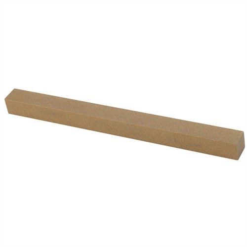 NORTONin 6" X 1/2" X 1/2" INDIA STONE, Medium Stone on nopea ja tehokas työkalu, joka parantaa liipaisimen sujuvuutta ja viimeistelyä. Käytä stoning/honing oilia.
