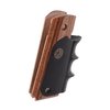 PACHMAYR 1911 AMERICAN LEGEND GRIPS yhdistää aidon puun ilmeen ja tunteen kumimaisen pidon, tarjoten maksimaalista hallintaa ja mukavuutta ampumiseen.