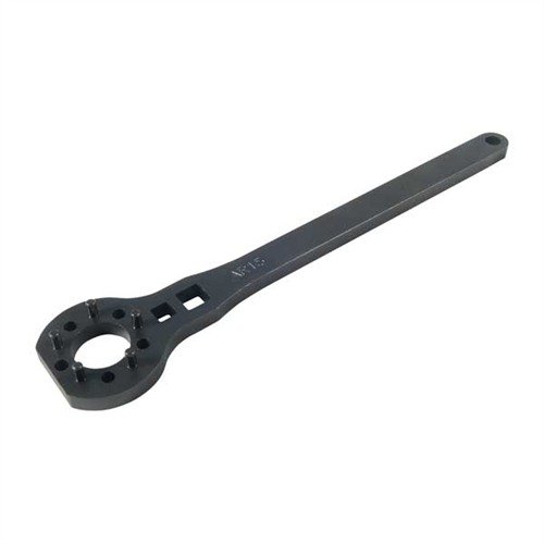 Precision Reflexin AR-15/M16 Barrel Nut Wrench tarjoaa kestävästä 1018 teräksestä valmistetun, 10 tuuman kahvalla varustetun työkalun, joka helpottaa piippupulttien asennusta ja irrotusta.
