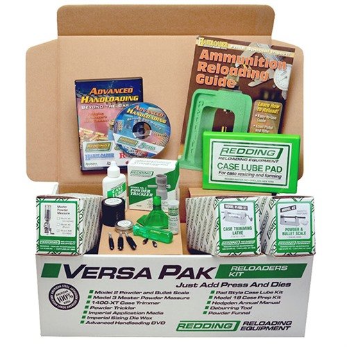 VERSA PAK PRO tarjoaa huipputason tarkkuutta, sisältäen Model 2400 Case Trimming Lathe ja Match Grade Model 3BR Powder Measure, täydellinen lataamiseen.