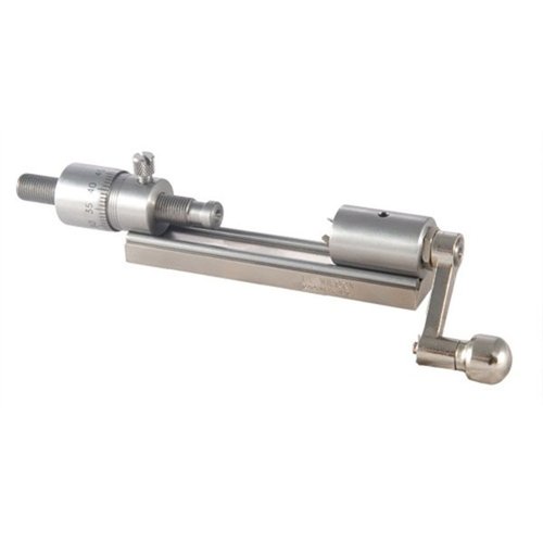 L.E. Wilsonin Stainless Steel Micrometer Case Trimmer mahdollistaa tarkan ja nopean trimmaamisen .001" välein, ilman pilotteja ja täydellisellä kohdistuksella.