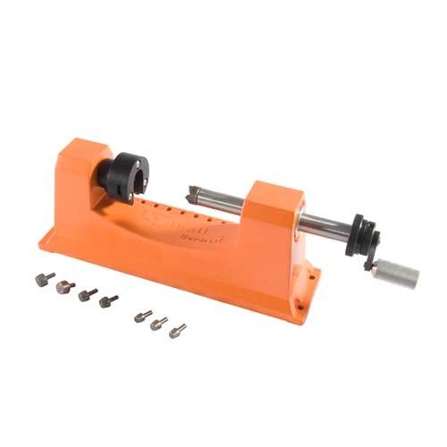 Lyman Universal Trimmer w/ 9 Pilot Multi-Pak tarjoaa tarkkuutta ja monipuolisuutta patruunoiden käsittelyyn, tehden siitä erinomaisen työkalun asehuoltoon.