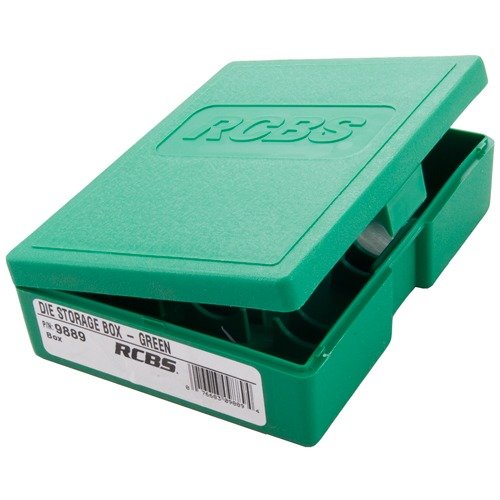 RCBS Green Die Box on kestävä ja käytännöllinen säilytysratkaisu, joka suojaa die-työkalujasi ja pitää ne järjestyksessä ampumatarvikkeiden mukana.