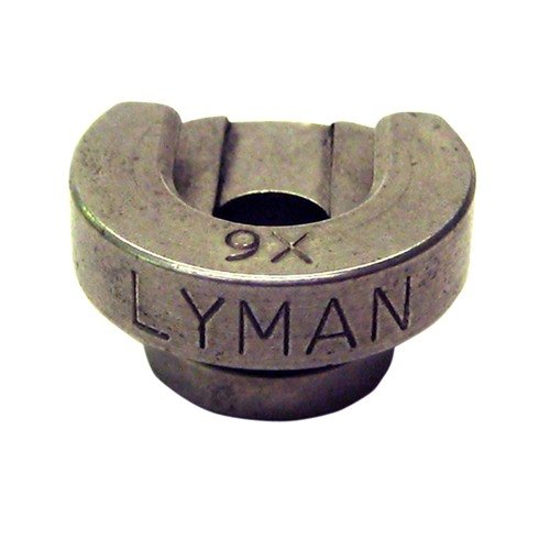 Lyman Shellholder #13 sopii useille magnum-kaliipereille, kuten 7MM REM Mag ja .300 WIN Mag, varmistaen tarkkuuden ja luotettavuuden latauksessa.