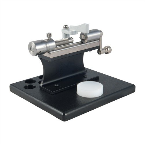 L.E. Wilson Stainless Micro Trimmer & Platform Kit tarjoaa tarkkuutta, kätevän säilytyksen yhdeksälle case holderille ja nopean trimmausprosessin.