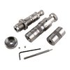 L.E. Wilsonin bushing full-length die set sisältää tarkat työkalut, kuten kokopitkän bushing resizing die, seater die ja case-length headspace gauge, varmistaen täydellisen tarkkuuden.