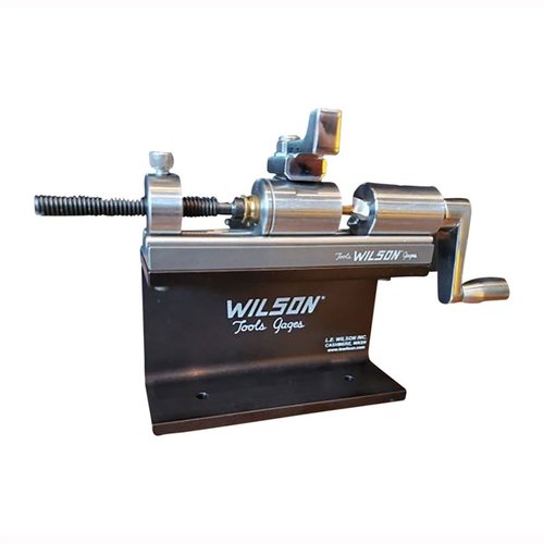Wilson Case Length Trimmer Kit, sisältää telineen ja puristimen, kestävä ruostumaton teräs, säätöruuvi, trimmaa .17 - .45 kaliberin patruunoita, valmistettu USA:ssa.
