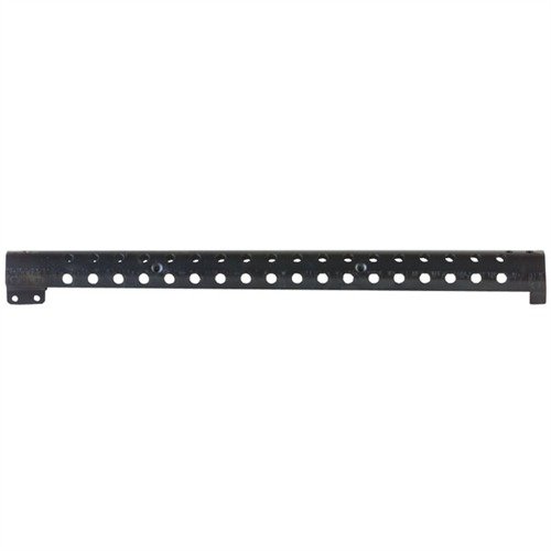 TACSTAR SHOTGUN BARREL SHROUD suojaa käsiäsi kuumalta piipulta, on helppo asentaa, kevyt ja kestävä, sopii useimpiin 12-gauge barreliin ilman pysyviä muutoksia.