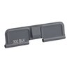 Wilson Combat AR-15 Ejection Port Covers auttavat tunnistamaan eri kaliiperit nopeasti. Musta Armor-Tuff® viimeistely, vain ejection port cover ilman pinniä tai jousia.